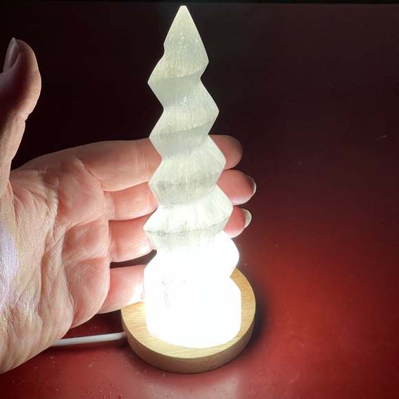 Genuine Selenite Unicorn horn spiral tower light - Picture 2 of 10